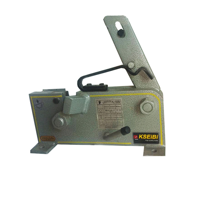 مقص حديد تزجة 28 مم باليد